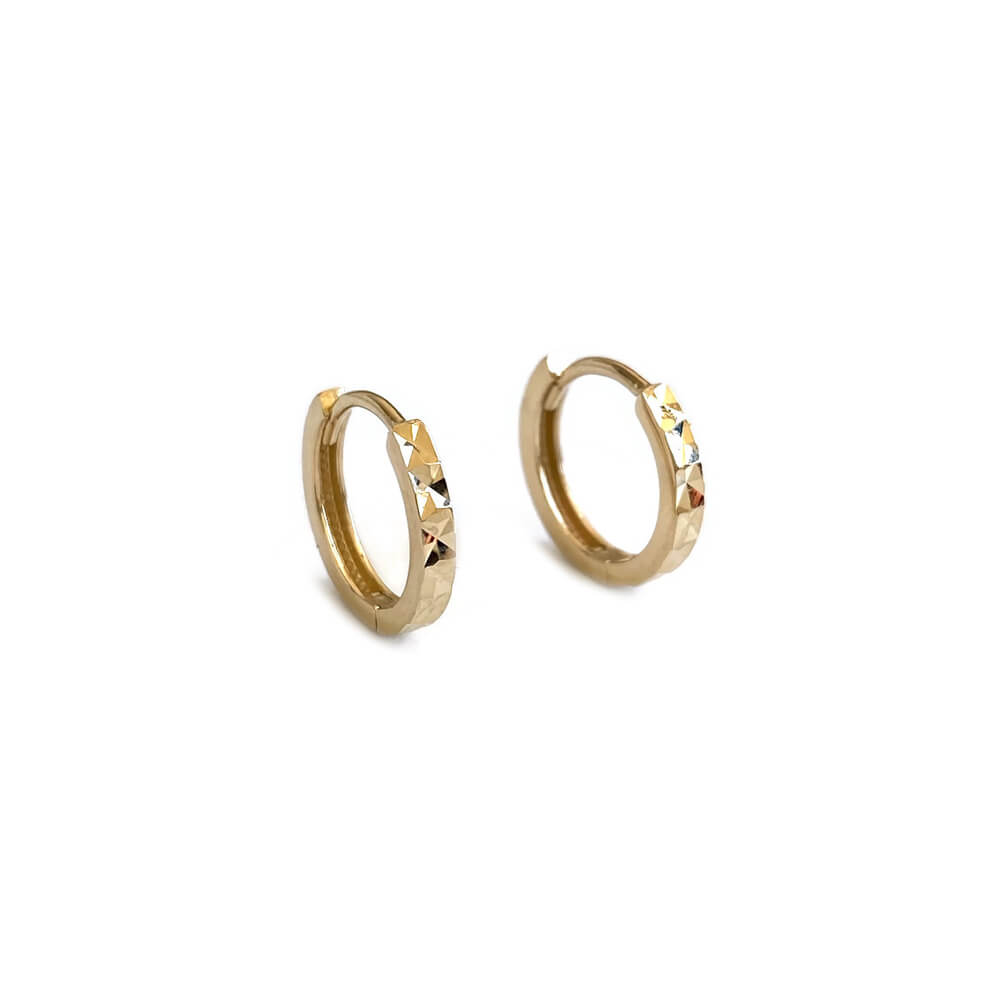 This is 14K Gold Diamond Cut Huggie Earrings that are made of 14k solid gold