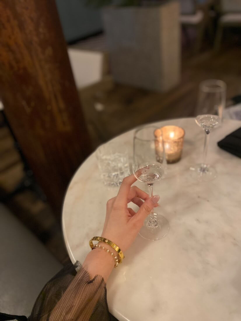 This is a dainty pearl bracelet that's made of genuine fresh water pearls.