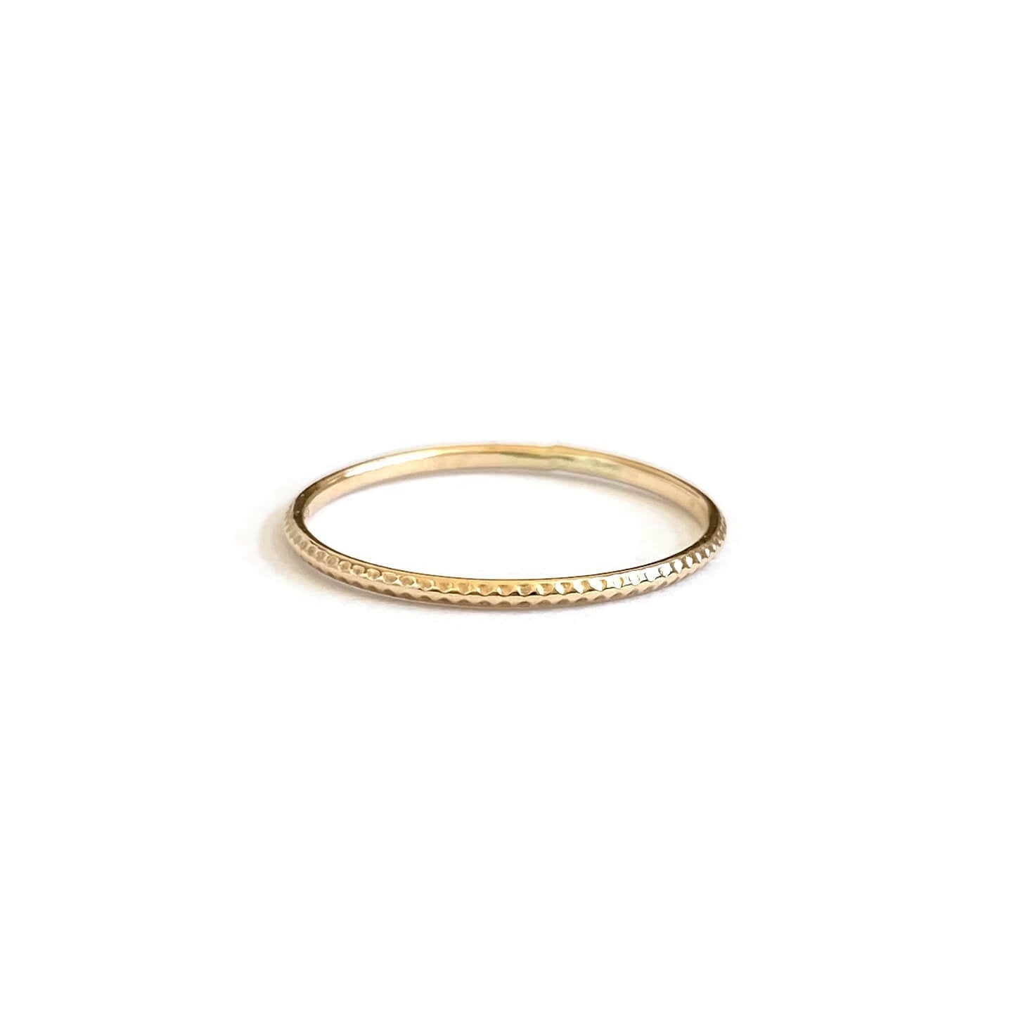 This is a dainty solid gold wheat ring that is made of 1mm wheat pattern 14k gold wire. 