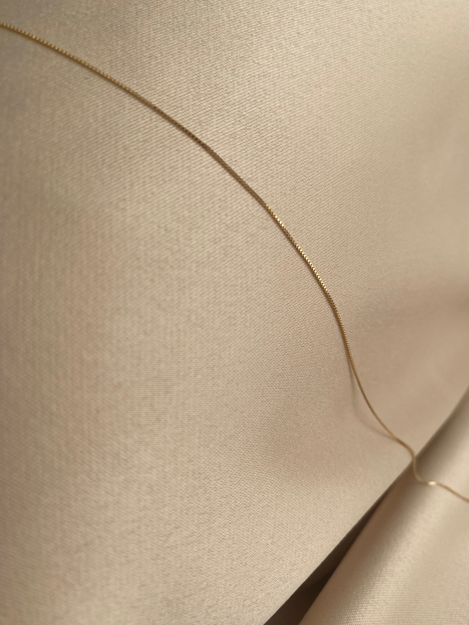 This is a 14k gold dainty box chain that is made of 14k solid gold. 