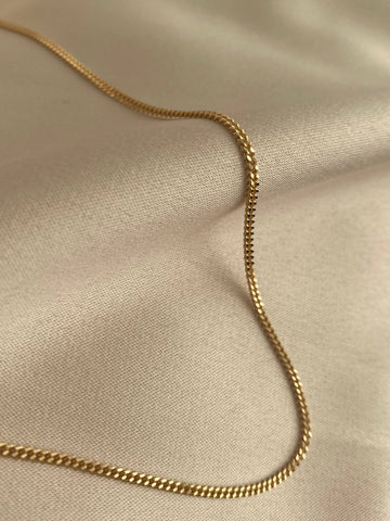 This is a 14k gold curb chain. It's made of solid 14k gold with diamond cut curb chain. 