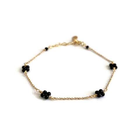 This is a Black Onyx bracelet that is made of gold filled chain. We use unique wire wrapping techniqe to make the flower shape in black onyx beads. 