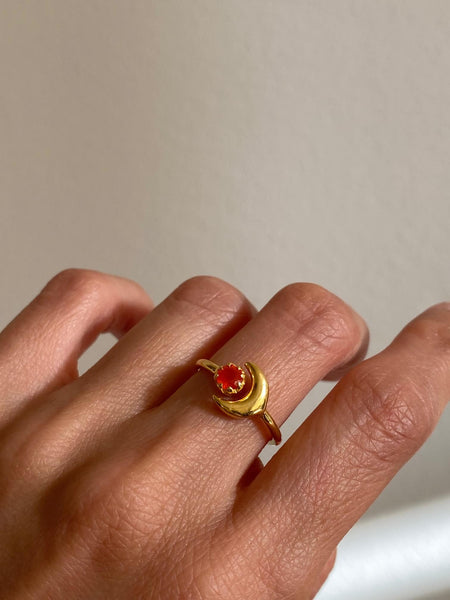 This is a gold Carnelian ring that will make you more attractive to others. 