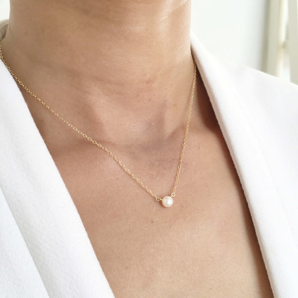 Single pearl necklace is made of freshwater pearl and 14k gold chain.  This real pearl necklace can be made in sterling silver or gold filled chain. 