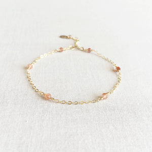 This is an Oregon Sunstone bracelet that is made of genuine Oregon Sunstone and 14k gold chain. 