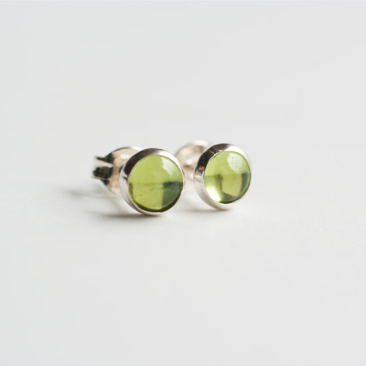 August birthstone stud earrings.  These 5mm peridot stud earrings are made of 925 sterling silver.