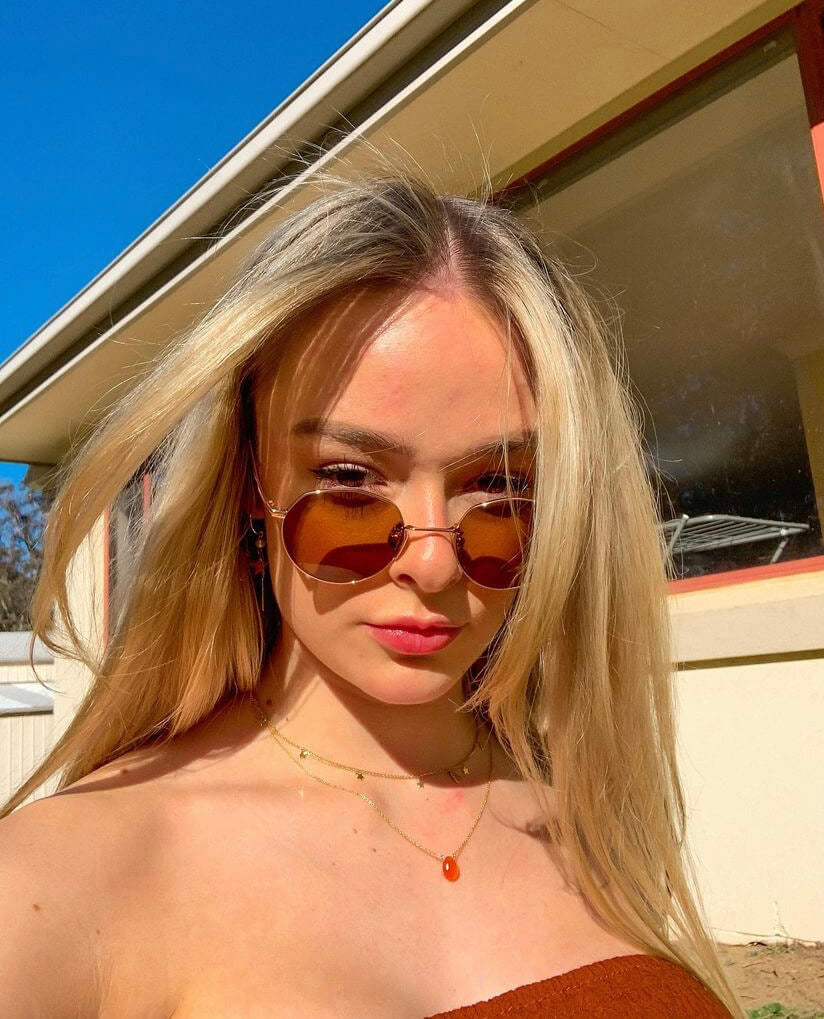 This carnelian necklace is made of genuine carnelian crystal and 18" gold filled chain. The model is layering it with 16" gold necklace.  