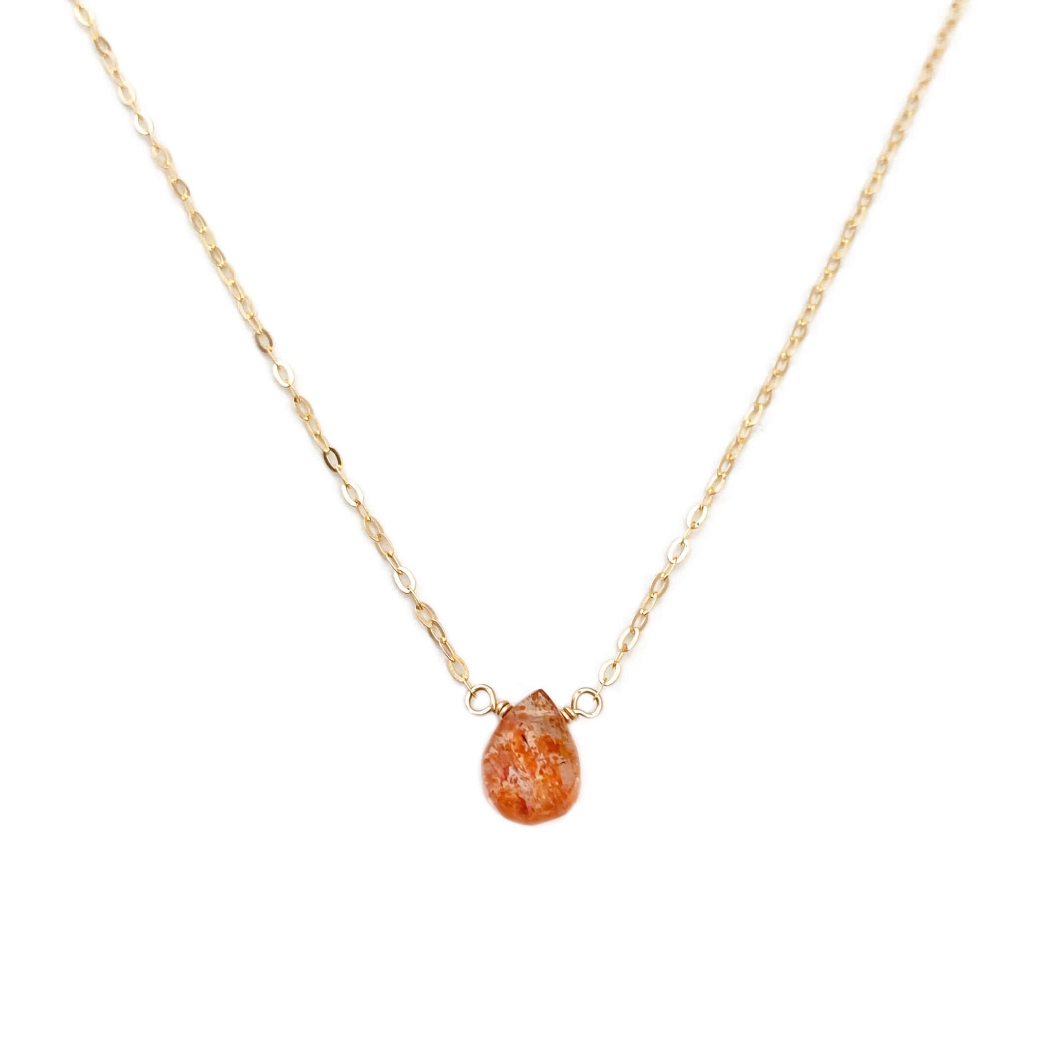 This Oregon sunstone necklace is made with a single hand-picked sunstone, a gem that is known for its glittery effect, and this dainty necklace is perfect for a casual look. 