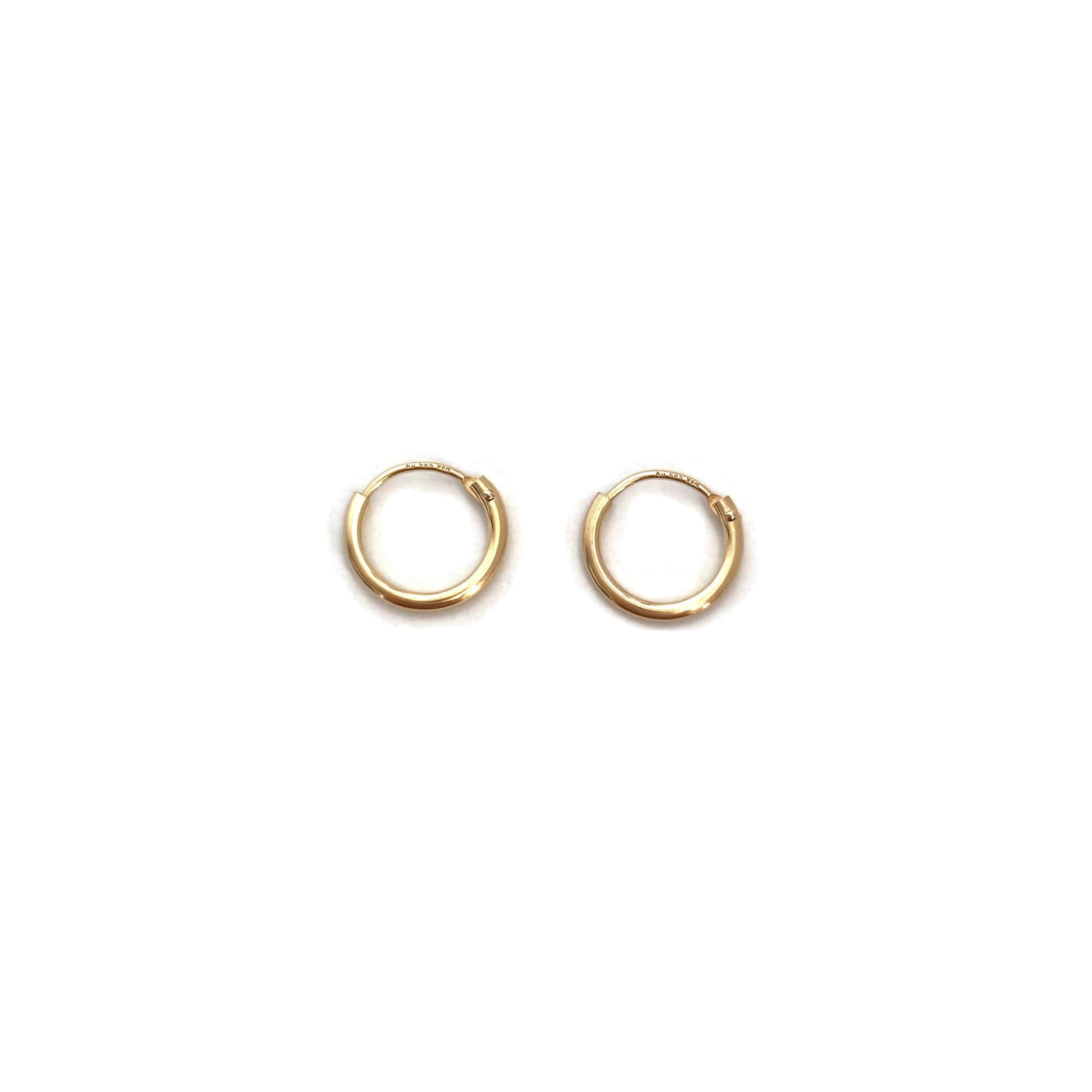 This is a pair of 10mm gold hoop earrings.  They are great 14k cartilage earrings that you can wear them 24/7