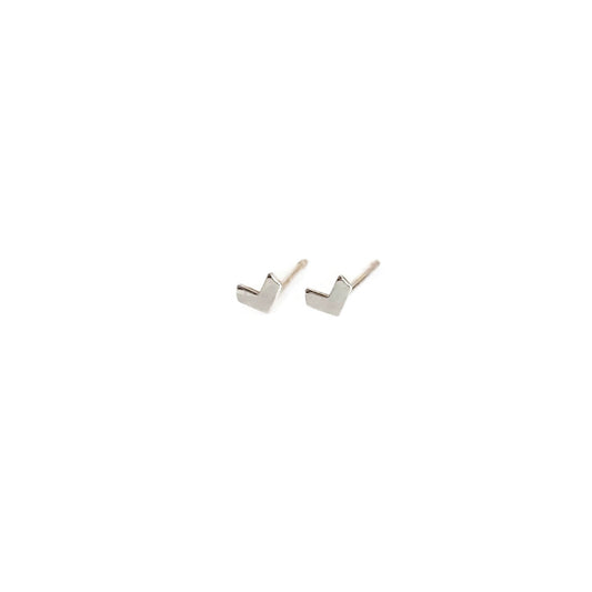 this is a tiny sterling silver arrow stud earrings