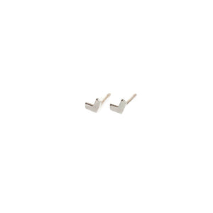 this is a tiny sterling silver arrow stud earrings
